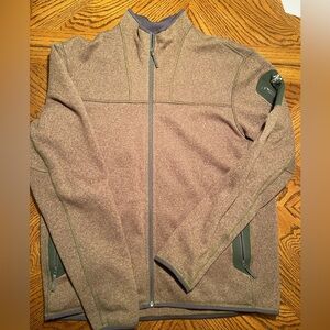 Arc’teryx Men’s green fleece jacket size XL